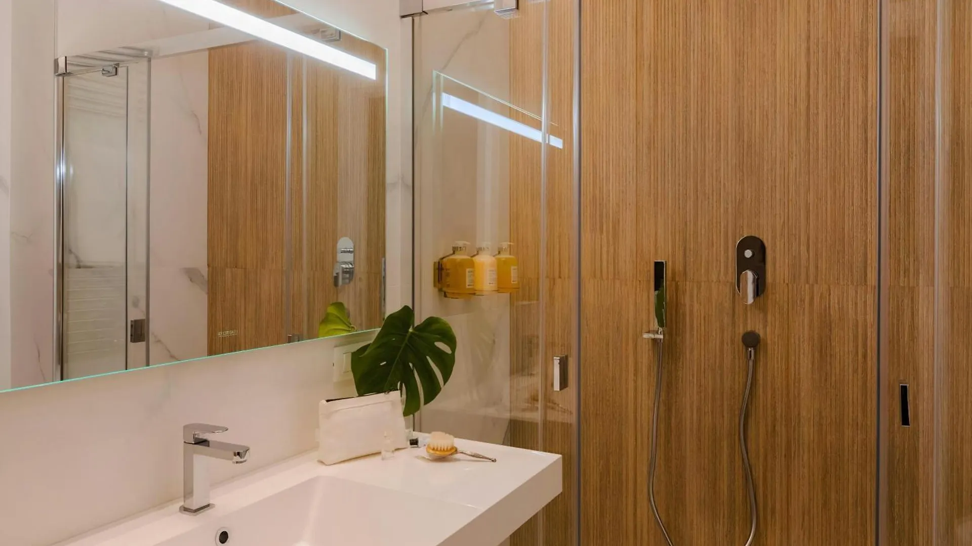 Sonder By Marriott Bonvoy Antinoo Apartments Piazza Del Parlamento Rom