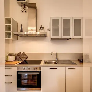 Apartamento Elegant Behind The Colosseum, Roma