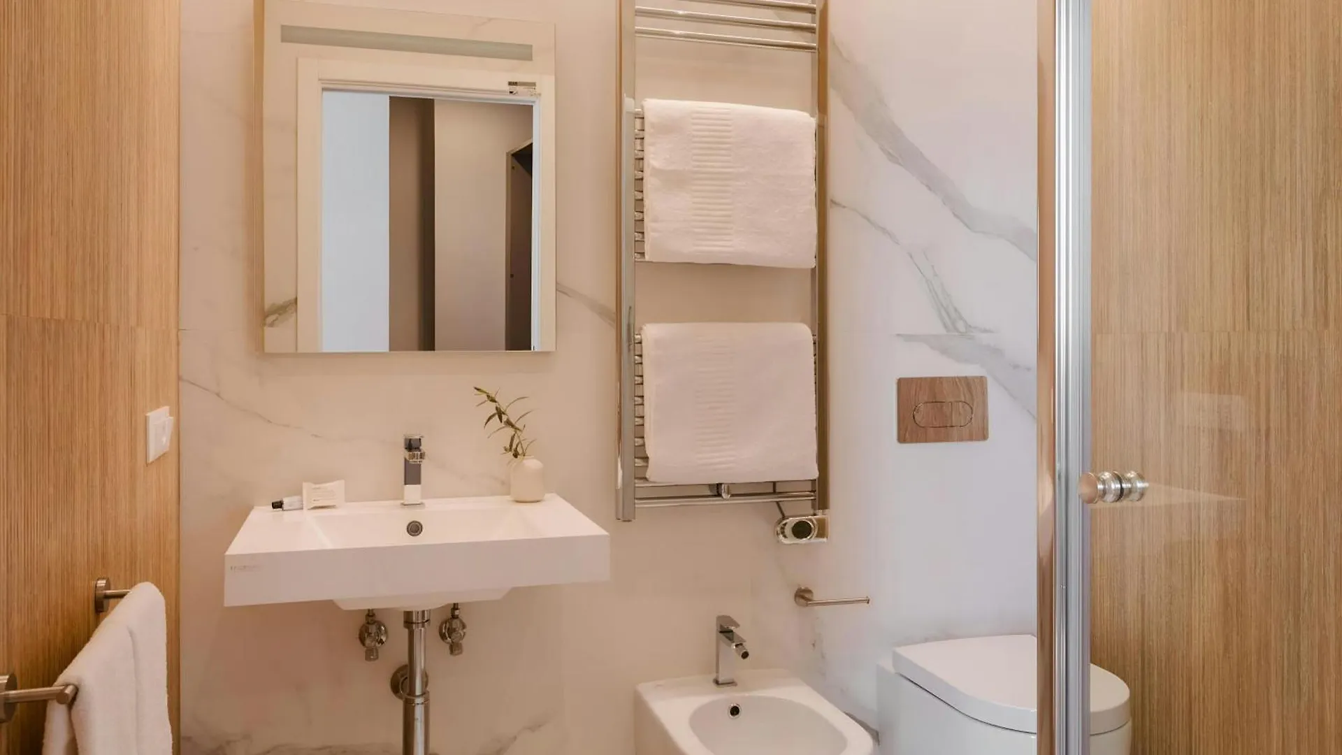 Sonder By Marriott Bonvoy Antinoo Apartments Piazza Del Parlamento Roma