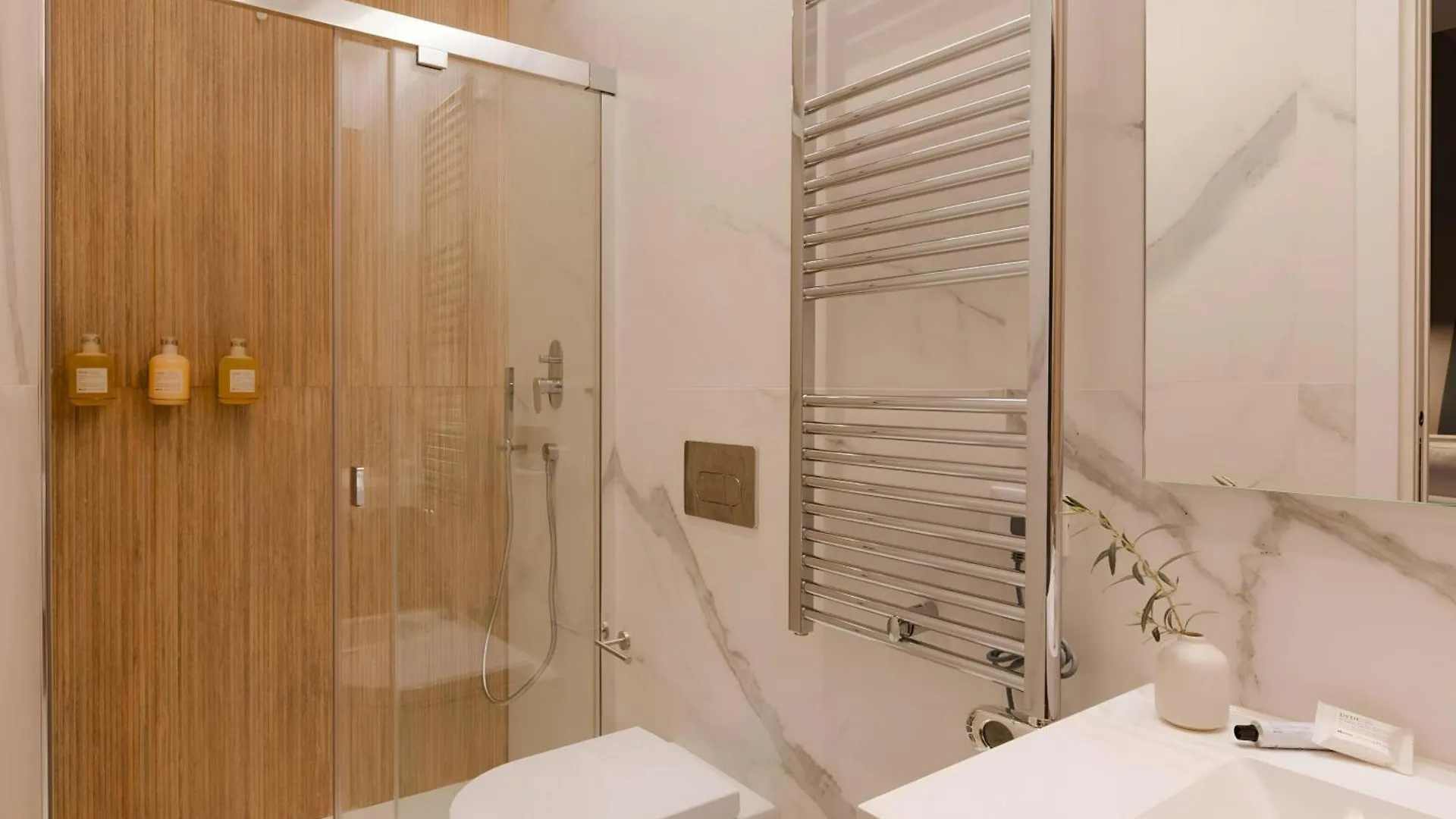 Sonder By Marriott Bonvoy Antinoo Apartments Piazza Del Parlamento Roma 0*,